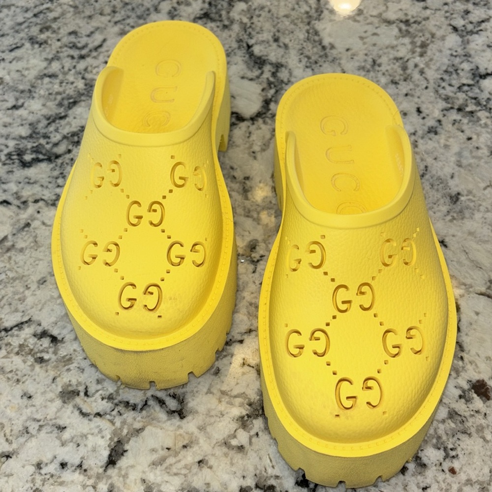 GUCCI platform clogs size 37. Brilliant yellow color.